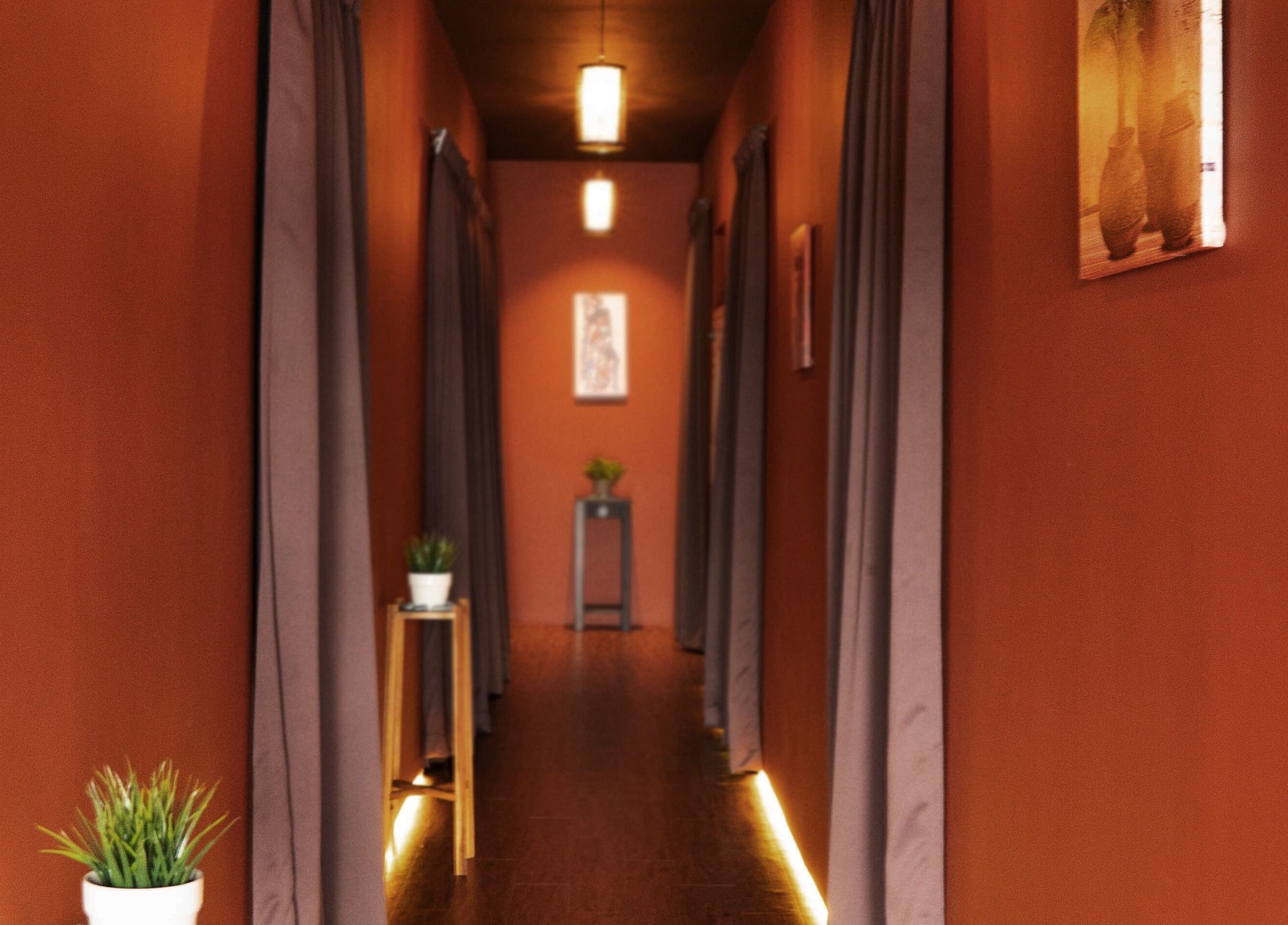 Calm hallway at Yoyoy Kamphora Spa Ayer at 8 Putrajaya (Ladies Only), Putrajaya, Wilayah Persekutuan Putrajaya, MY.