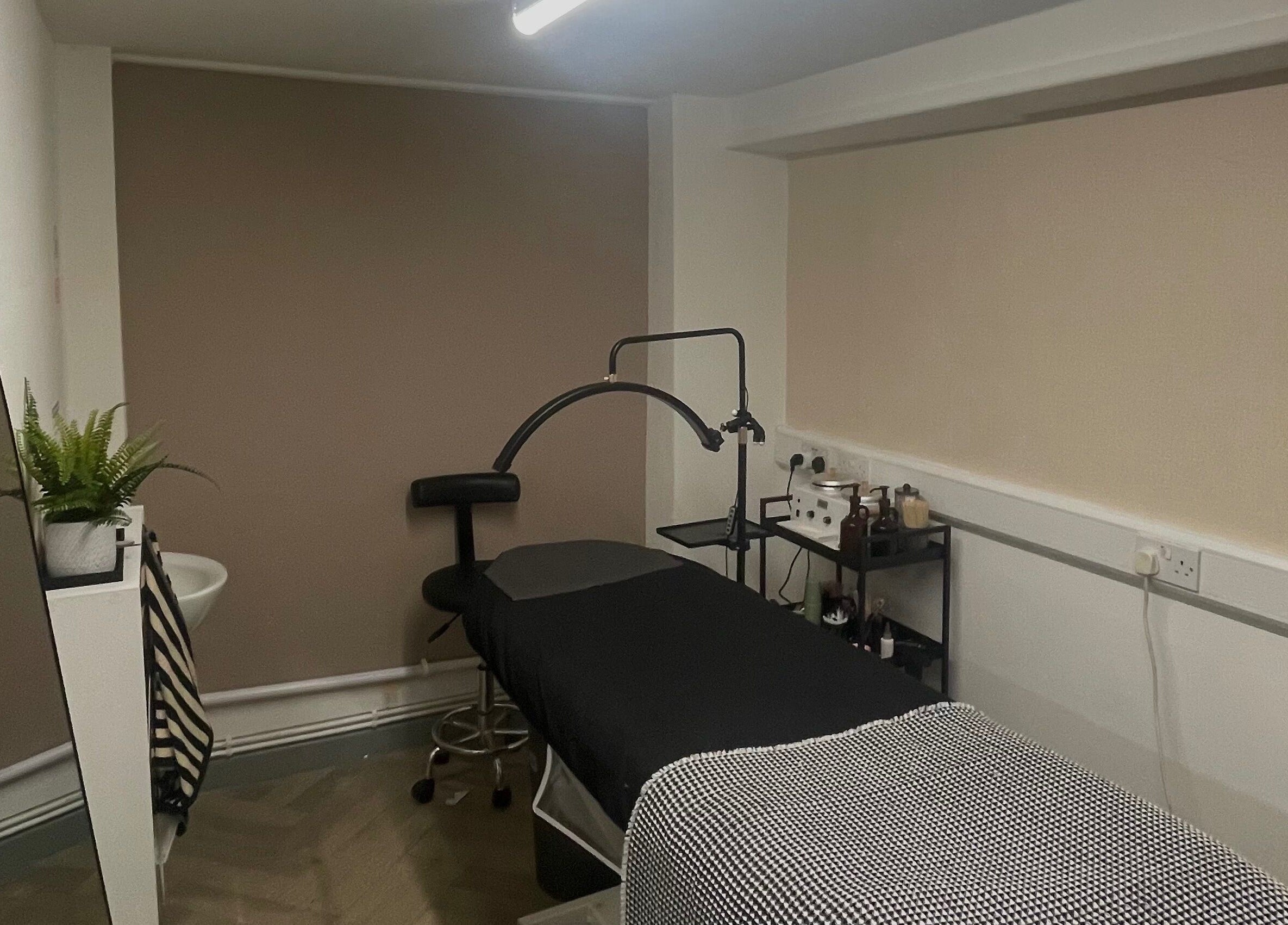 Relaxing treatment room at JL Beauty, Pontyclun, Wales, GB with a comfortable table and soothing decor.
