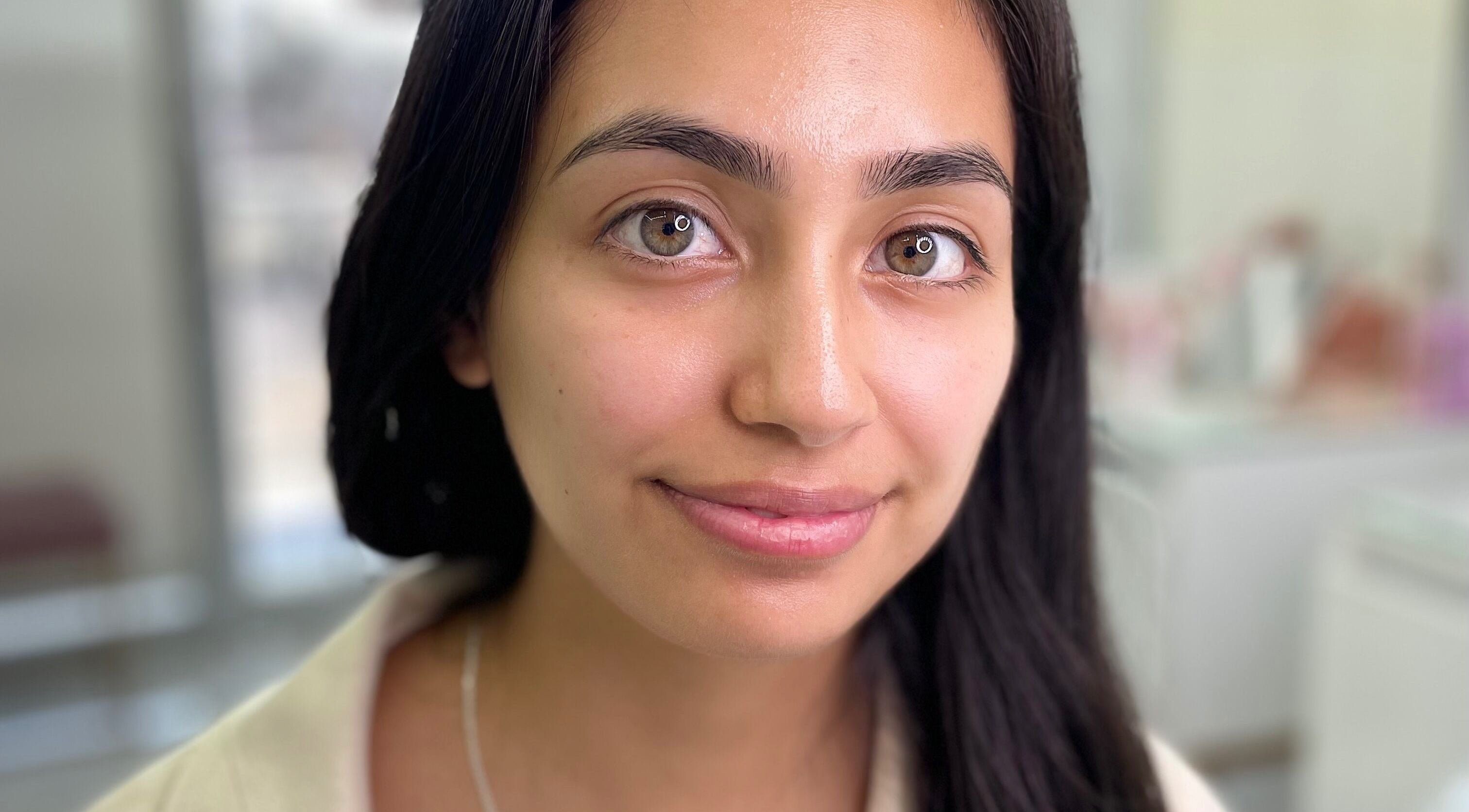 Cliente satisfecha con cejas perfectas en Cejas Quilicura, Quilicura, Región Metropolitana, CL.