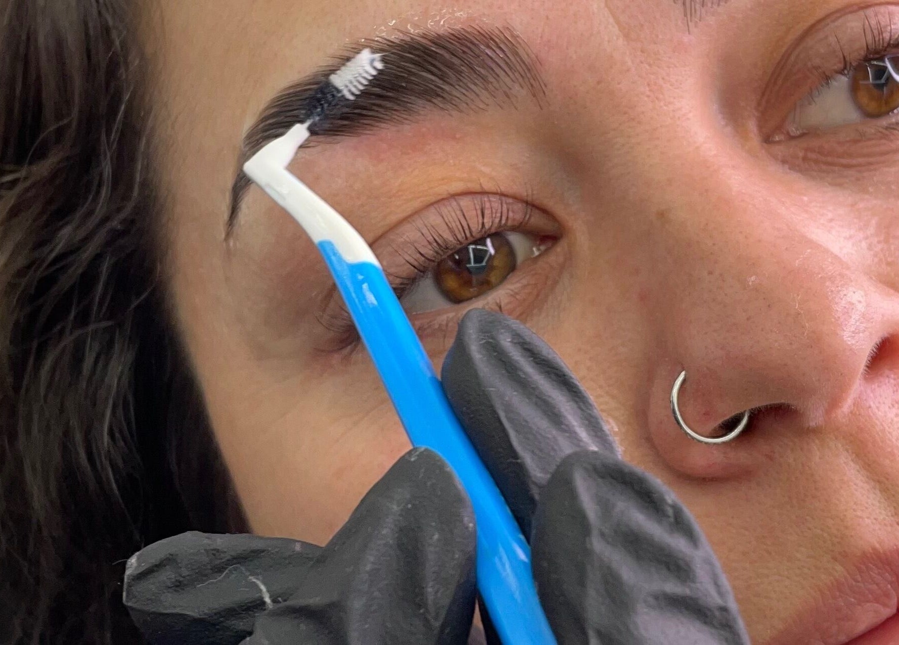 Tratamiento de cejas en Cejas Quilicura, Quilicura, Región Metropolitana, CL, mejorando la apariencia.