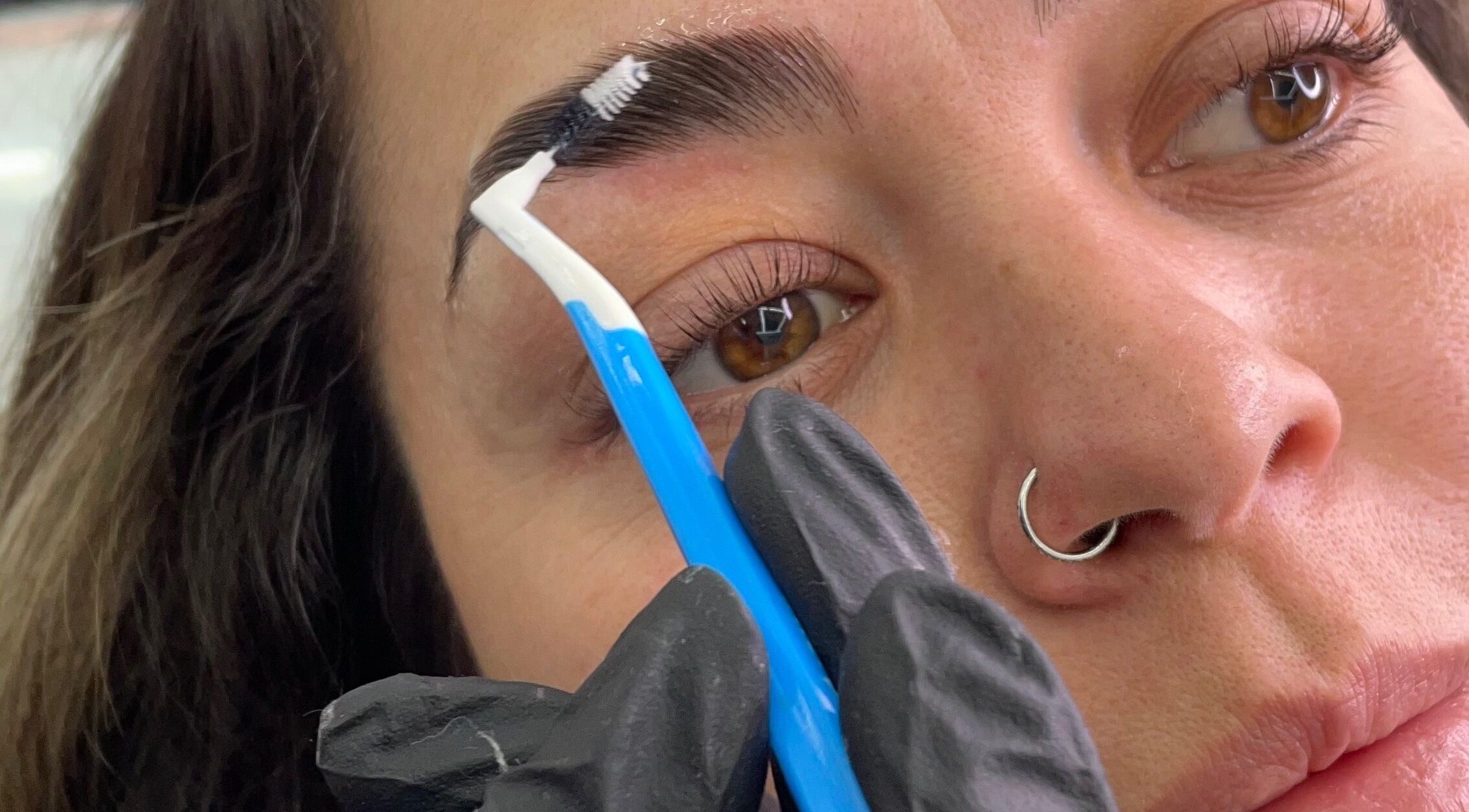 Tratamiento de cejas en Cejas Quilicura, Quilicura, Región Metropolitana, CL, mejorando la apariencia.