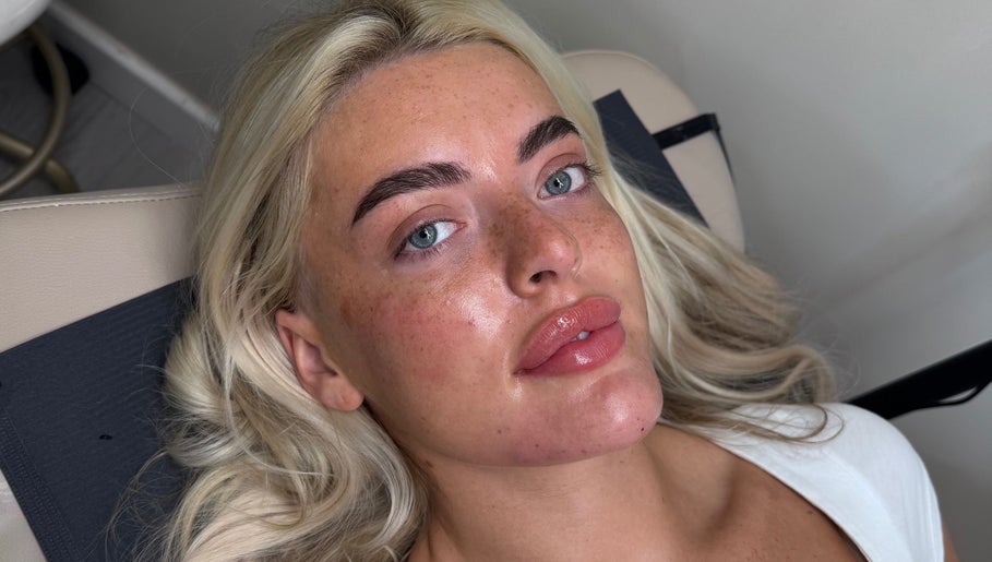 Client with glowing skin after a beauty treatment at themaedclub, Swallownest, England, GB.