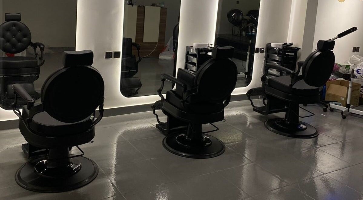 Modern salon chairs at Buzz Stop in Taif, Makkah Province, SA, designed for ultimate comfort and style.