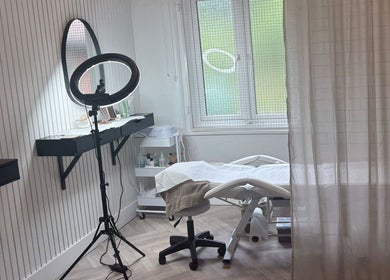 Chic, serene treatment room at Picture Perfect by Zunaira in Barnt Green, England, GB with modern decor.