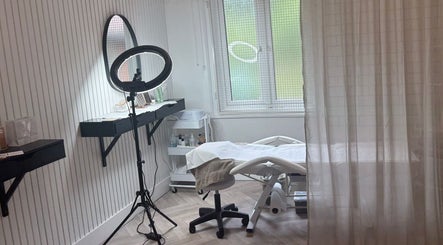 Chic, serene treatment room at Picture Perfect by Zunaira in Barnt Green, England, GB with modern decor.