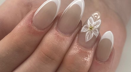 Maddsdoesnails image 3