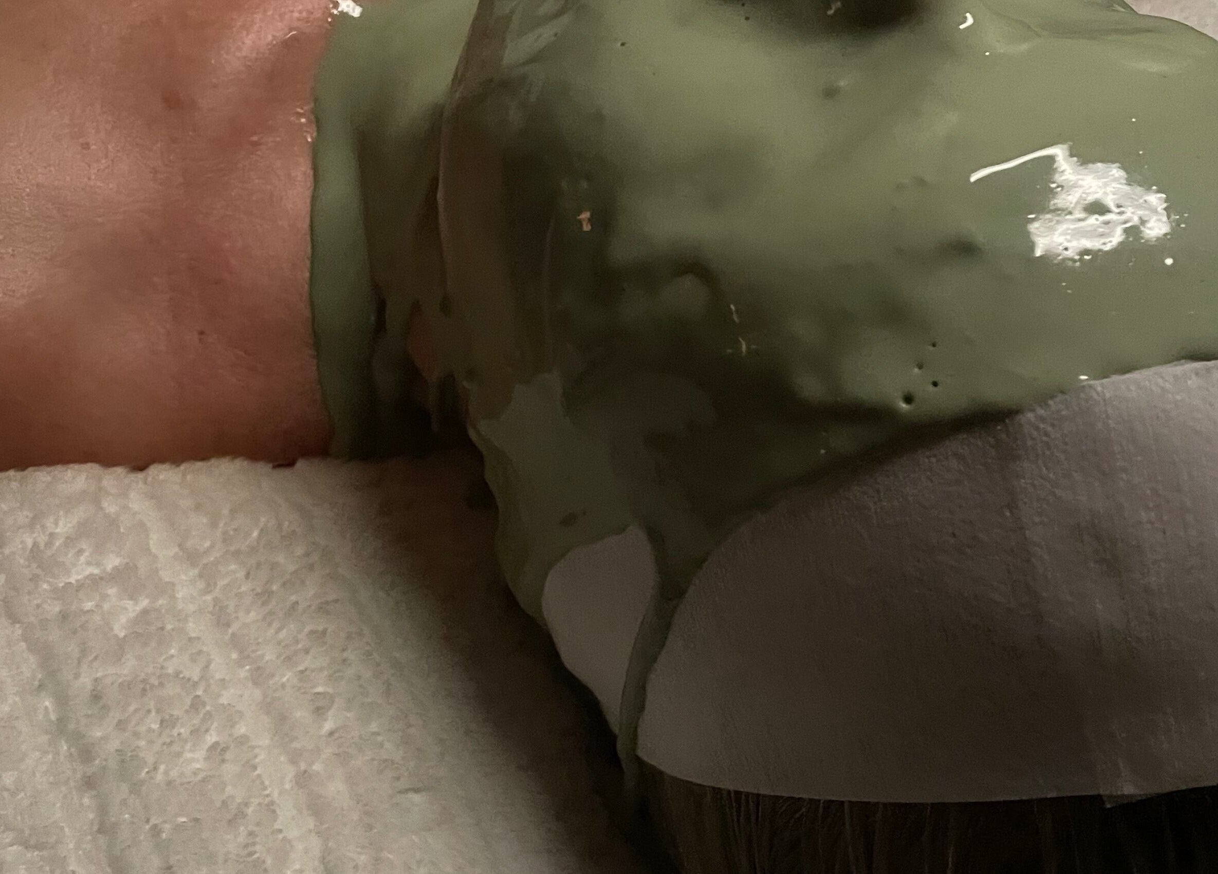 Masaż leczniczy z glinką w Sculpture Serenity, Huntingdon, England, GB.