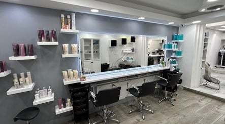 The Royal salon