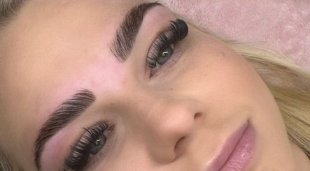 Jane’s Lashes and Brows