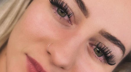 Image de Jane’s Lashes and Brows 2