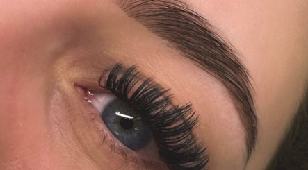 Image de Jane’s Lashes and Brows 3