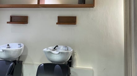 Modern hair washing stations at Hola Johis, Santiago De Los Caballeros, Santiago, DO.