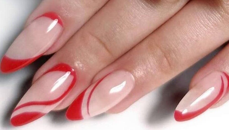 Μανικιούρ με κόκκινο σχέδιο στο Nails 4 You Μοσχάτο, Μοσχάτο, GR. Υπέροχη φινέτσα και στιλ.