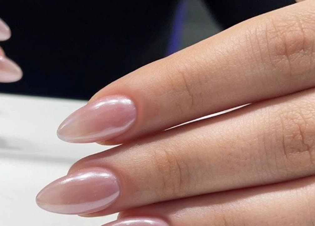 Καλοφτιαγμένα νύχια στο Nails 4 You Μοσχατο, Μοσχάτο, GR με λαμπερό φυσικό φινίρισμα.