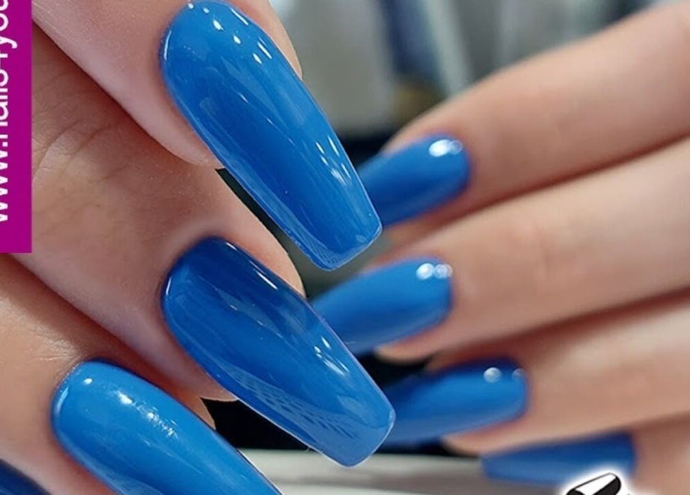 Εκπληκτικά μπλε νύχια στο Nails 4 You Μοσχάτο, Μοσχάτο, GR. Προσέγγιση μόδας και στυλ.