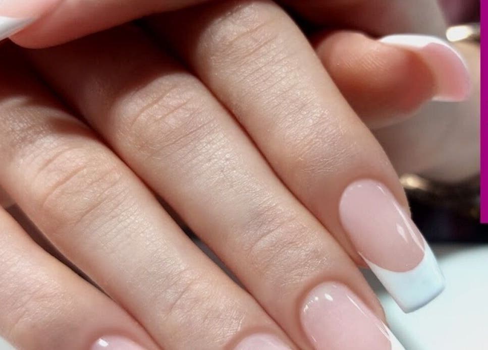 Κομψό γαλλικό μανικιούρ στο Nails 4 You Μοσχατο, Μοσχάτο, GR.