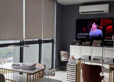 Modern interior of BEEQNAILS & LASH STUDIO in Petaling Jaya, Selangor featuring a nail station and stylish decor.