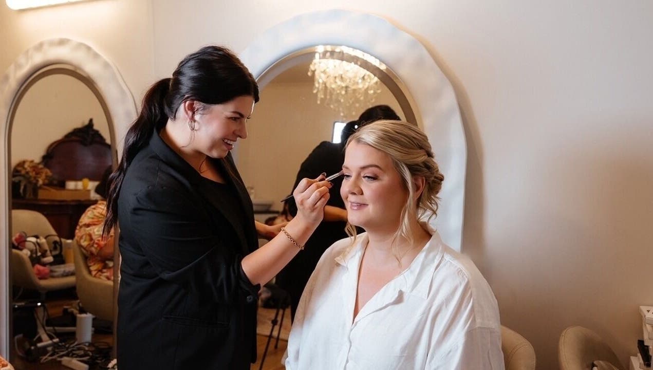 Chelsea Leigh Makeup Artist applying makeup to client in Wynnum, Queensland, AU studio.