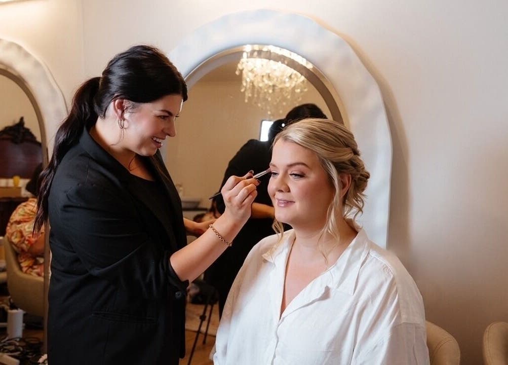 Chelsea Leigh Makeup Artist applying makeup to client in Wynnum, Queensland, AU studio.