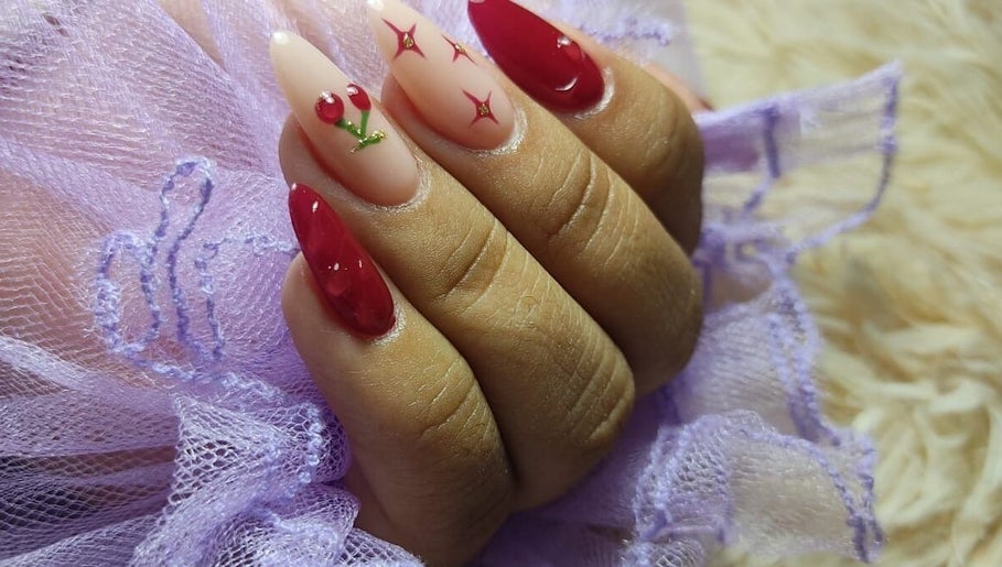 Cenicienta en Apuros spa de Uñas image 1