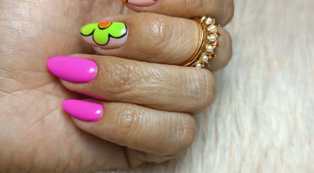 Cenicienta en Apuros spa de Uñas image 3