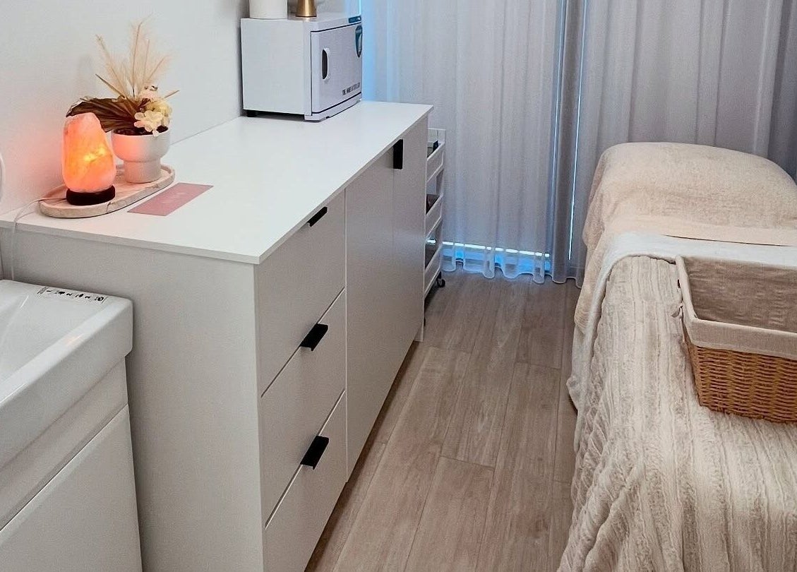 Relaxing treatment room at Ayami, Melbourne, Victoria, AU with ambient lighting and cozy decor.