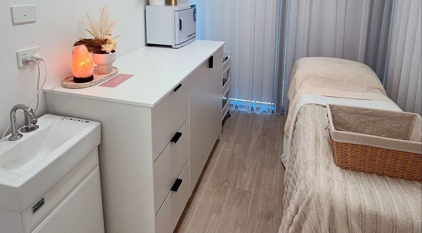 Relaxing treatment room at Ayami, Melbourne, Victoria, AU with ambient lighting and cozy decor.