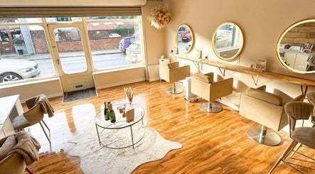 Caitey Di’iulio Nail & Brow Artist