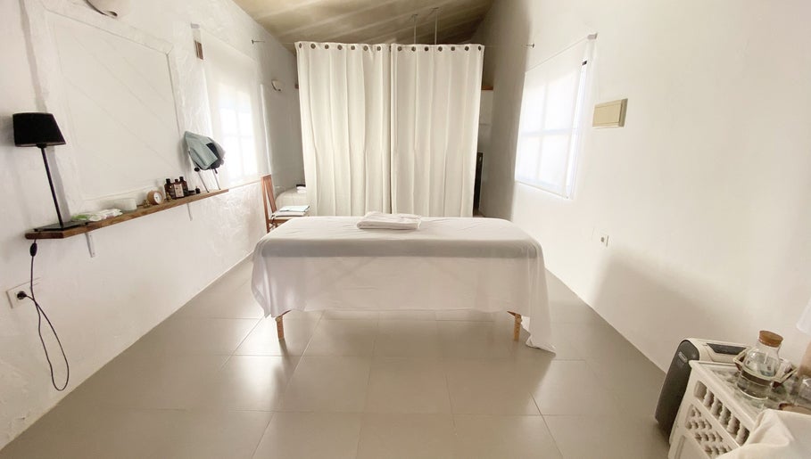 Masaje Tailandés con Osteopatía & Quiromasaje - Omaya Experience image 1