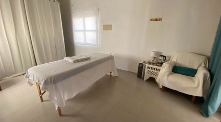 Masaje Tailandés con Osteopatía & Quiromasaje - Omaya Experience image 2