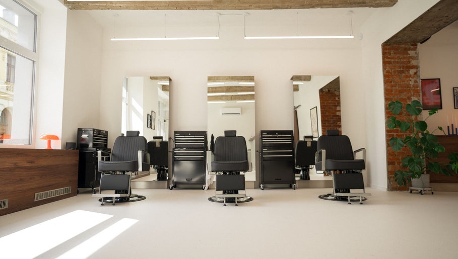 Moderní interiér PROFIL Barbershop s křeslem v Ostravě, Moravskoslezský Kraj, CZ.