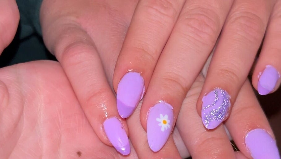 Gambar Abbey Did My Nails 1