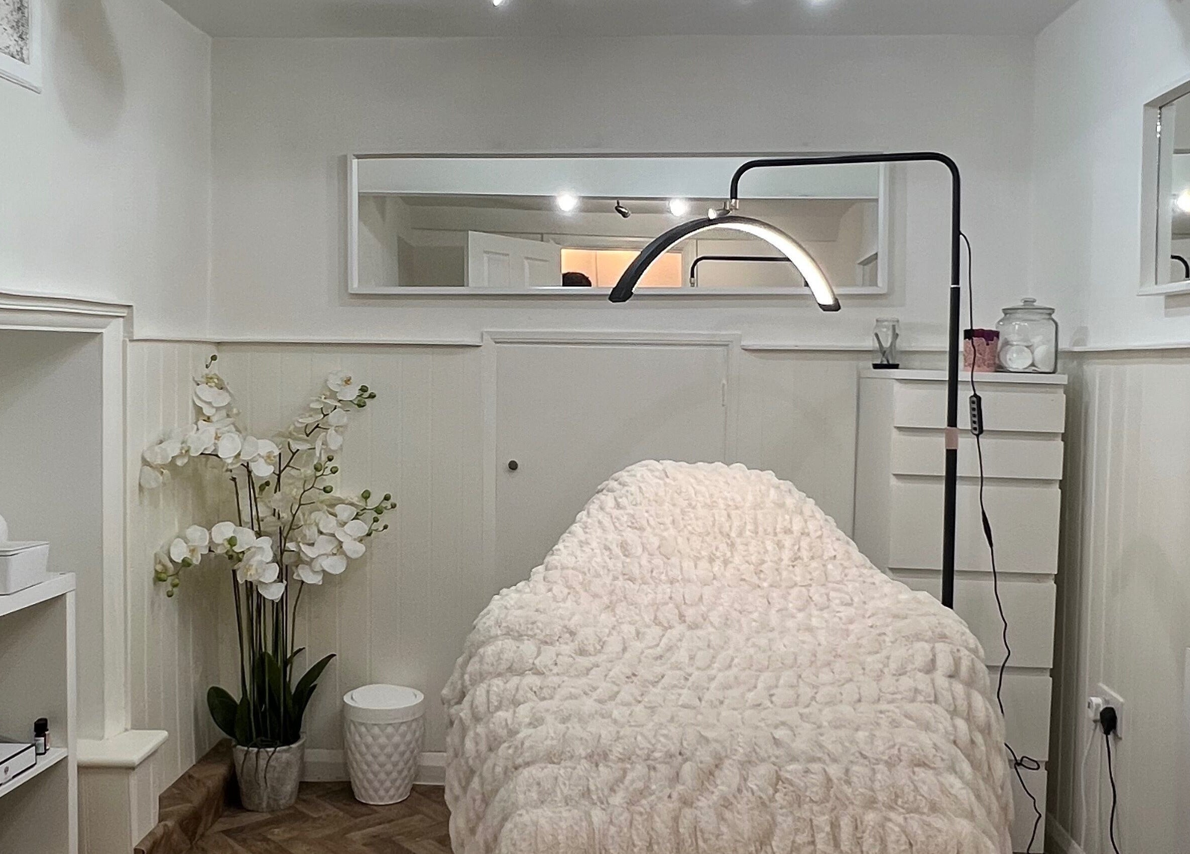 Relaxing treatment room at Lashes by Em, Harrogate, England, GB with plush bed and serene decor.