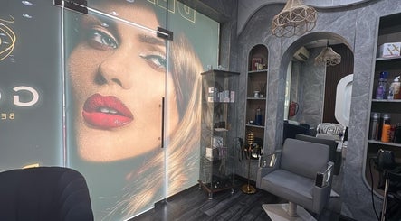 Interior of Goar Beauty Salon in Dubai, Dubai, AE featuring stylish decor and modern hairdressing chairs.