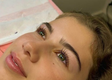 Client with perfectly styled lashes at The Mobile Lash and Brow Studio, Bundeena, New South Wales, AU.