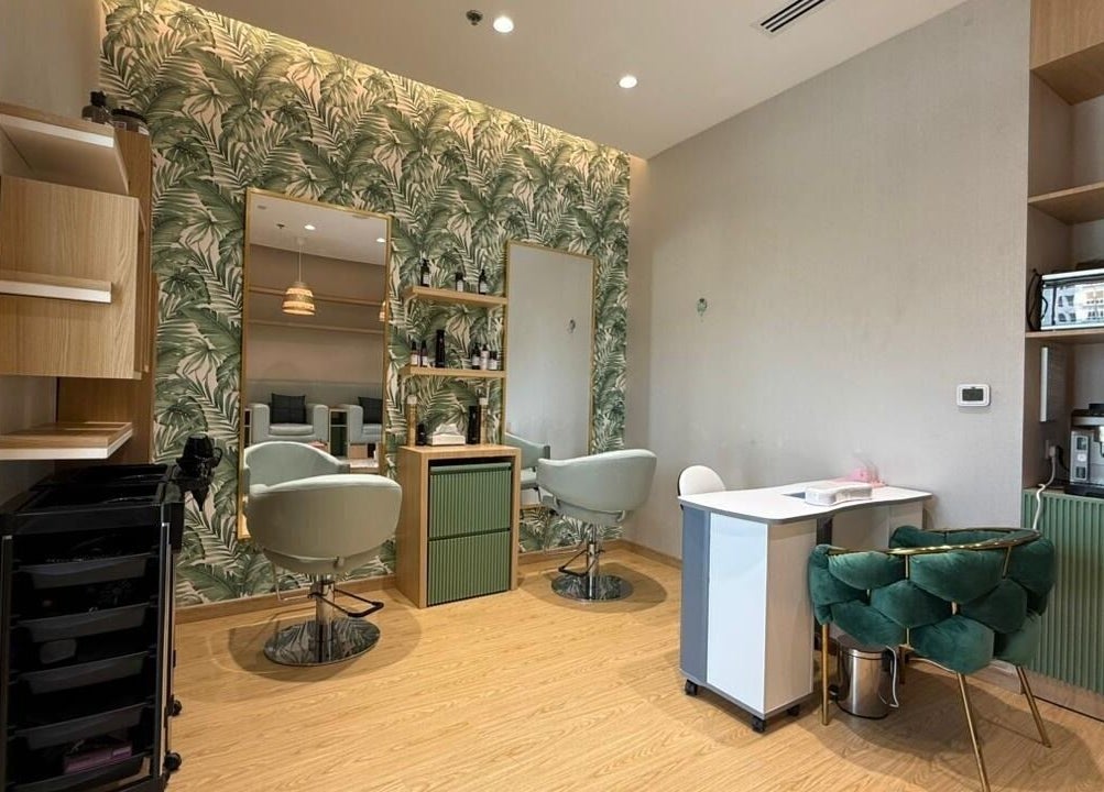 Stylish interior of Gamika Beauty Salon in دبي, دبي, AE featuring lush decor and modern seating.
