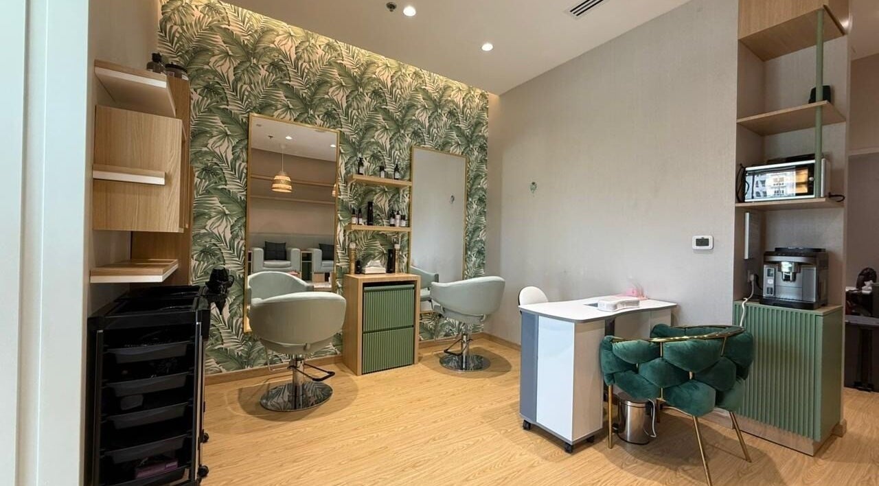 Stylish interior of Gamika Beauty Salon in دبي, دبي, AE featuring lush decor and modern seating.