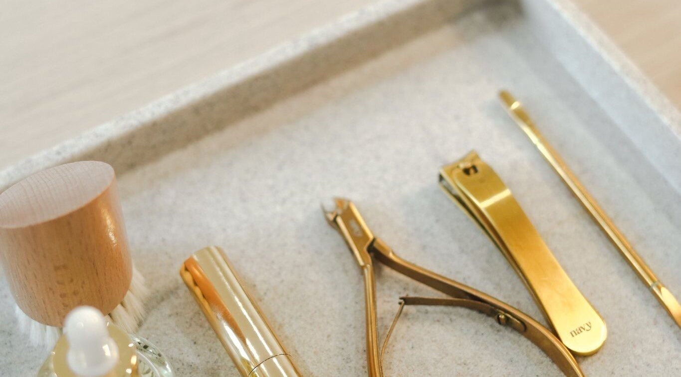 Golden grooming tools at Atelier Evie in Bawtry, England, GB. Enhance beauty naturally.