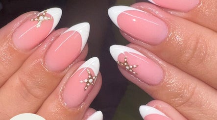 By Imogen Nails & Beauty
