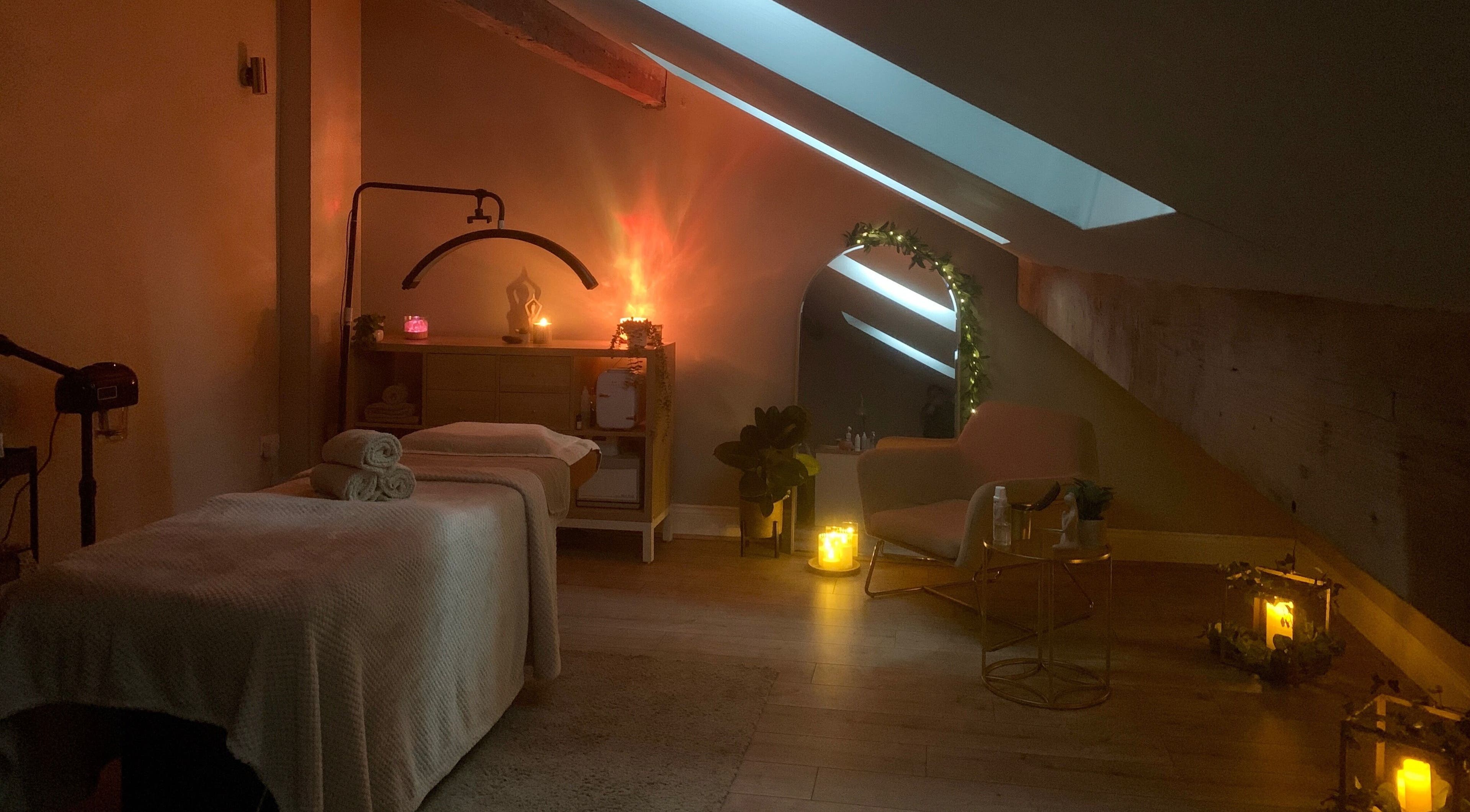 Relaxing spa room ambiance at Kat Ritual in Waterfoot, England, GB, with massage table and candles.