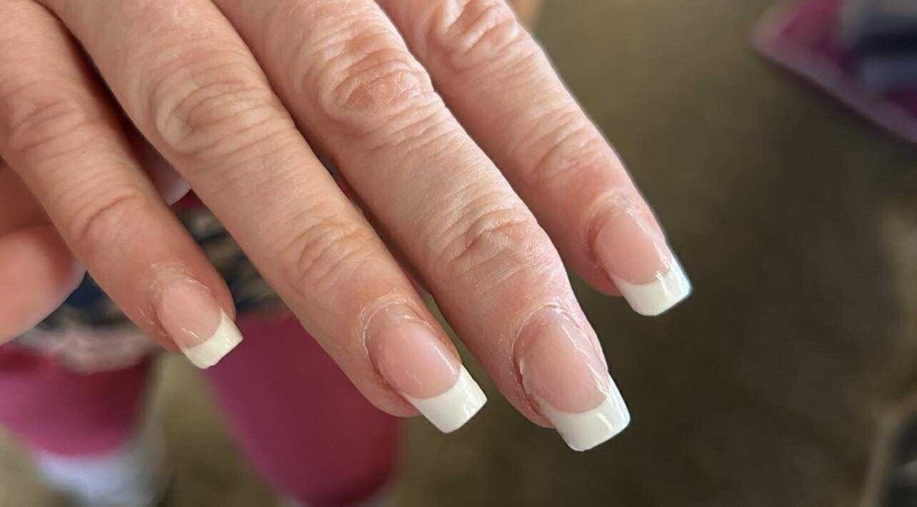Elegante nagels in French manicure bij Nailtje Dijk, Westdorpe, Zeeland, NL.