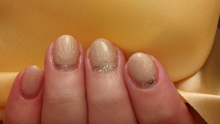 Elegante glinsterende nagels bij Nagelstudio Gerdien, Joure, Friesland, NL.