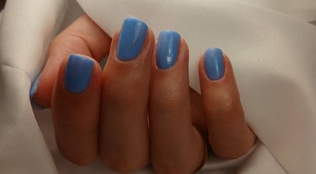Stijlvolle blauwe nagels van Nagelstudio Gerdien in Joure, Friesland, NL.