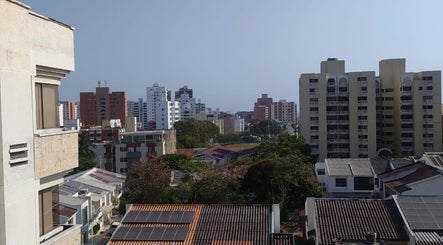 Vista aérea de edificios cerca de Larioss Vip en Barranquilla, Atlántico, CO.