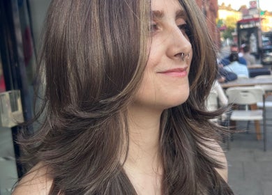 Close-up of a stylish haircut at Saullo hairstylist in Londres, Inglaterra, GB.