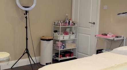 Amy Victoria Permanent Makeup imej 3