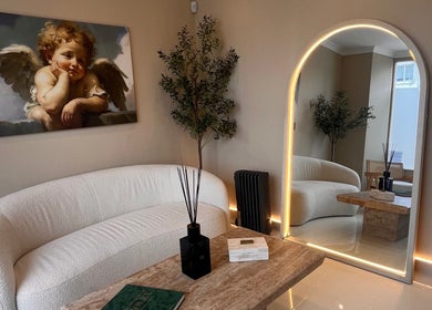 Elegant waiting area of Clinic E, Clarkston, Scotland, GB, with modern decor and a large mirror.