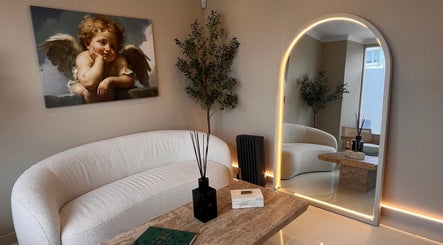 Elegant waiting area of Clinic E, Clarkston, Scotland, GB, with modern decor and a large mirror.