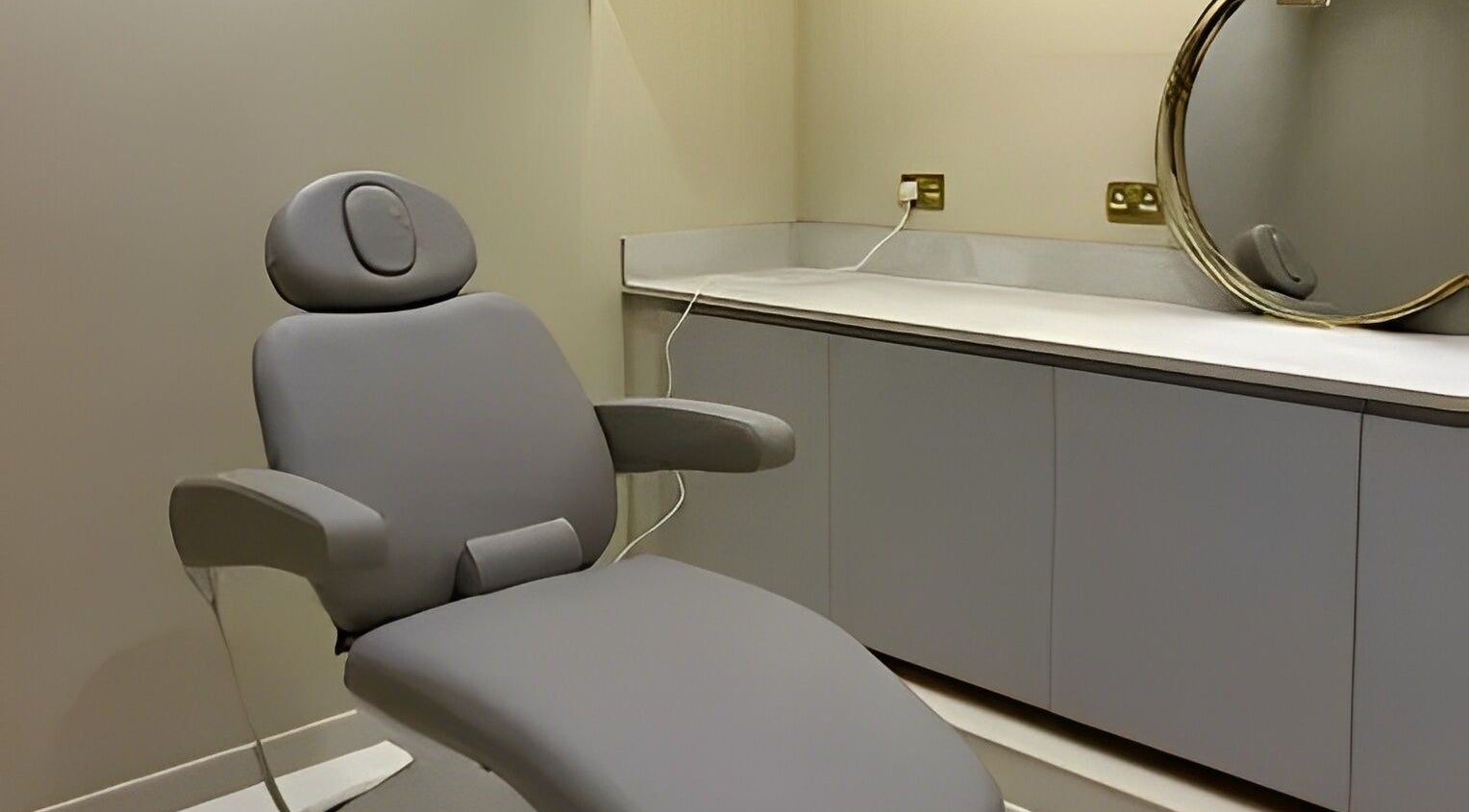 Comfortable treatment chair at Clinic E in Clarkston, Scotland, GB, ideal for wellness and beauty services.