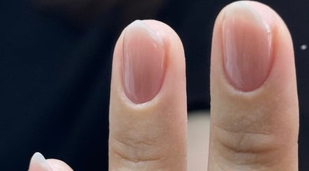 Close-up of manicured fingers showcasing elegant nail design at Nailspa in Singapore, SG.